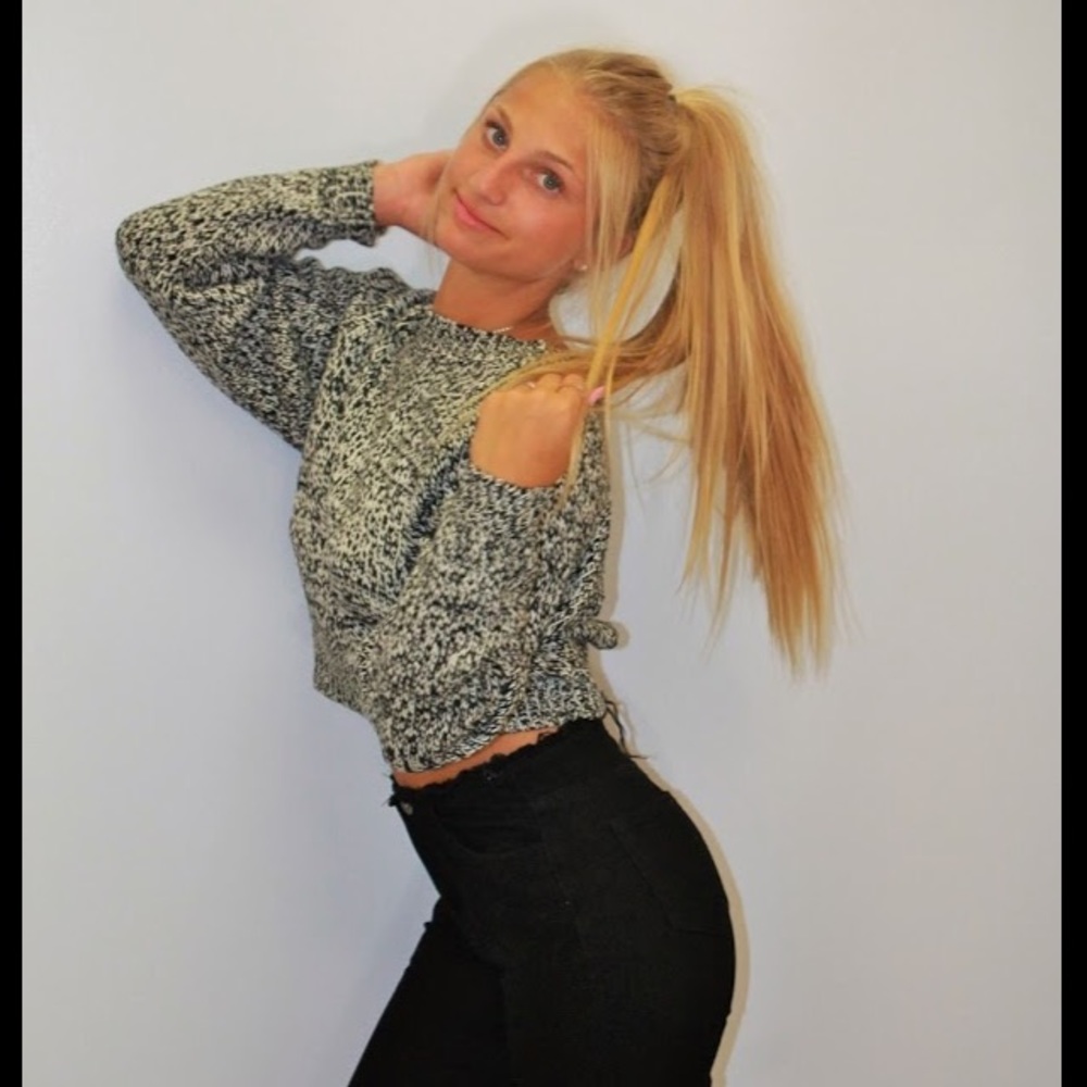 Crop sweater open back black and white mix